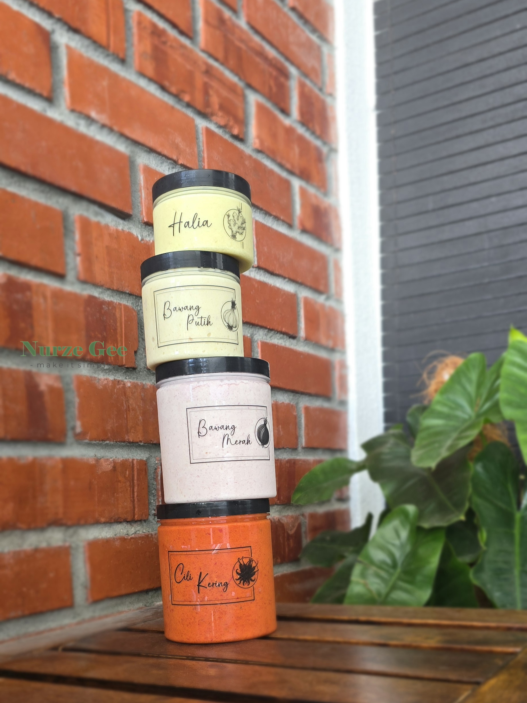 Tub pes Gee dikisar segar — cili, bawang, halia